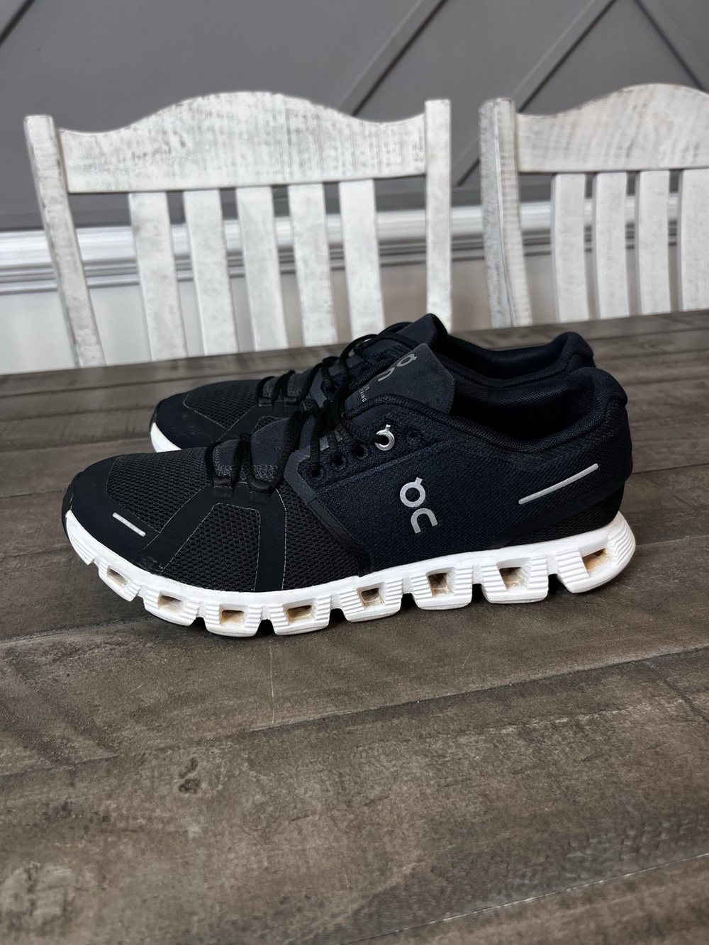 On Cloud 5 Women’s Sneakers Black White Sz 9.5